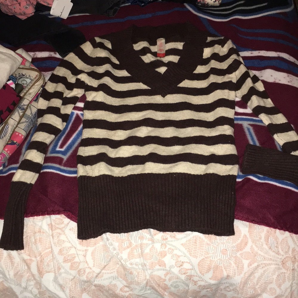 No Boundaries stripper sweater.
